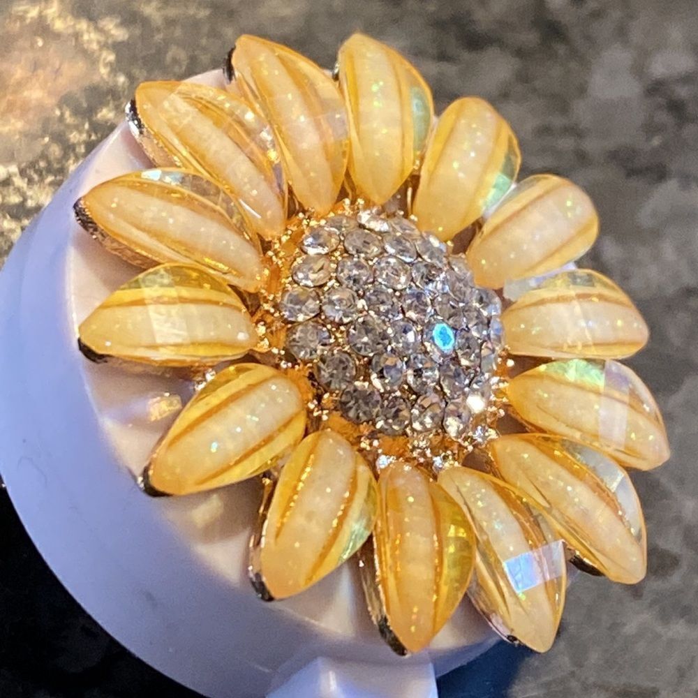 NEW Daisy Badge Reel Pull
